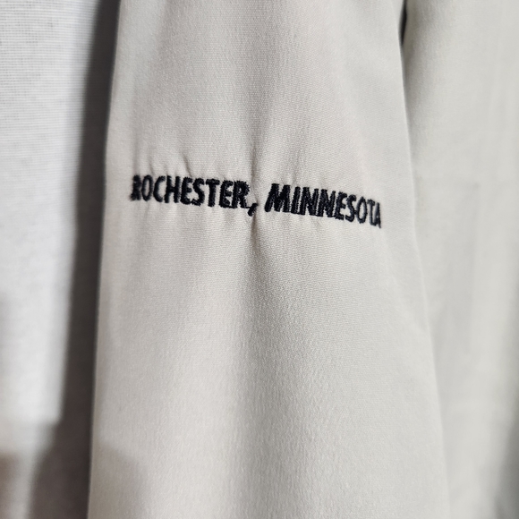 Vintage 2002 NCAA Women Basketball March Madness Tournament Elite Eight Pullover - Picture 3 of 8